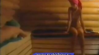 Nackte Olga Buzova in einer Sauna auf Dom-2 vor versteckten Kameras