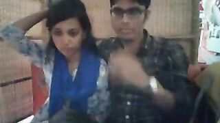 Indische Paar Sex Unterhaltung auf einem Restaurant Stream